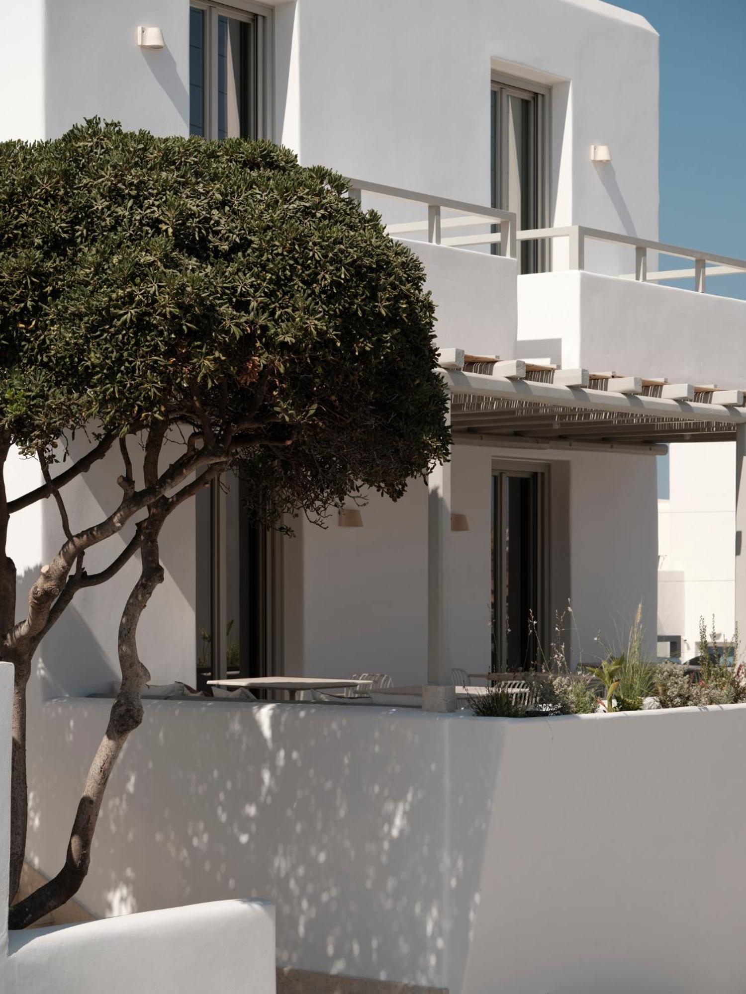 Akria Seaside Suites Науса Екстериор снимка
