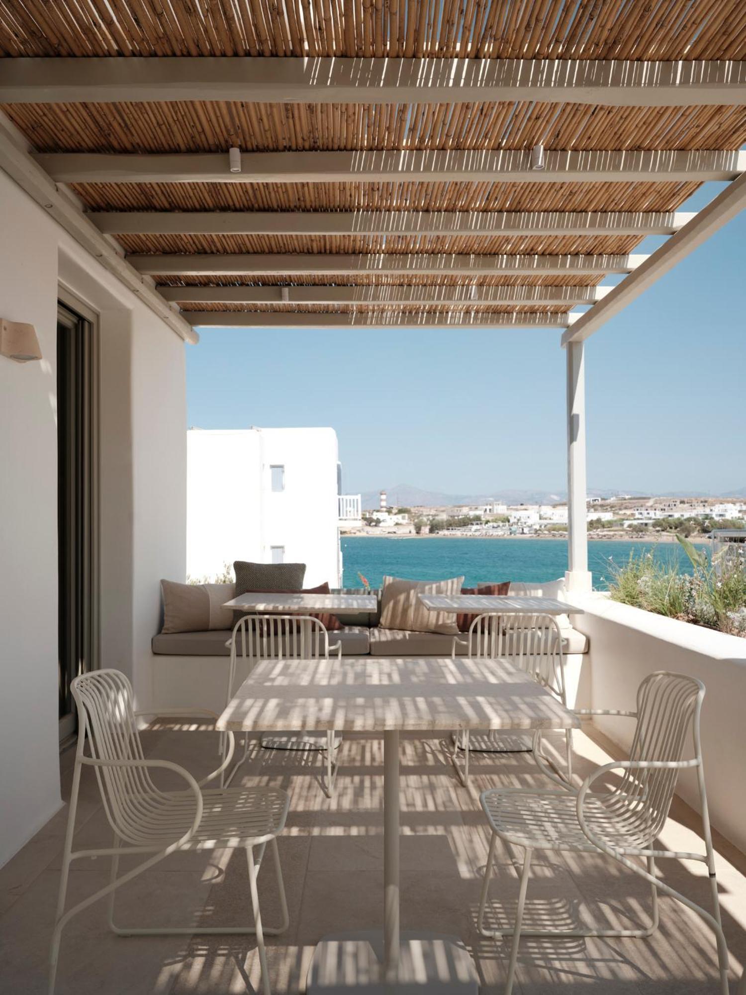 Akria Seaside Suites Науса Екстериор снимка