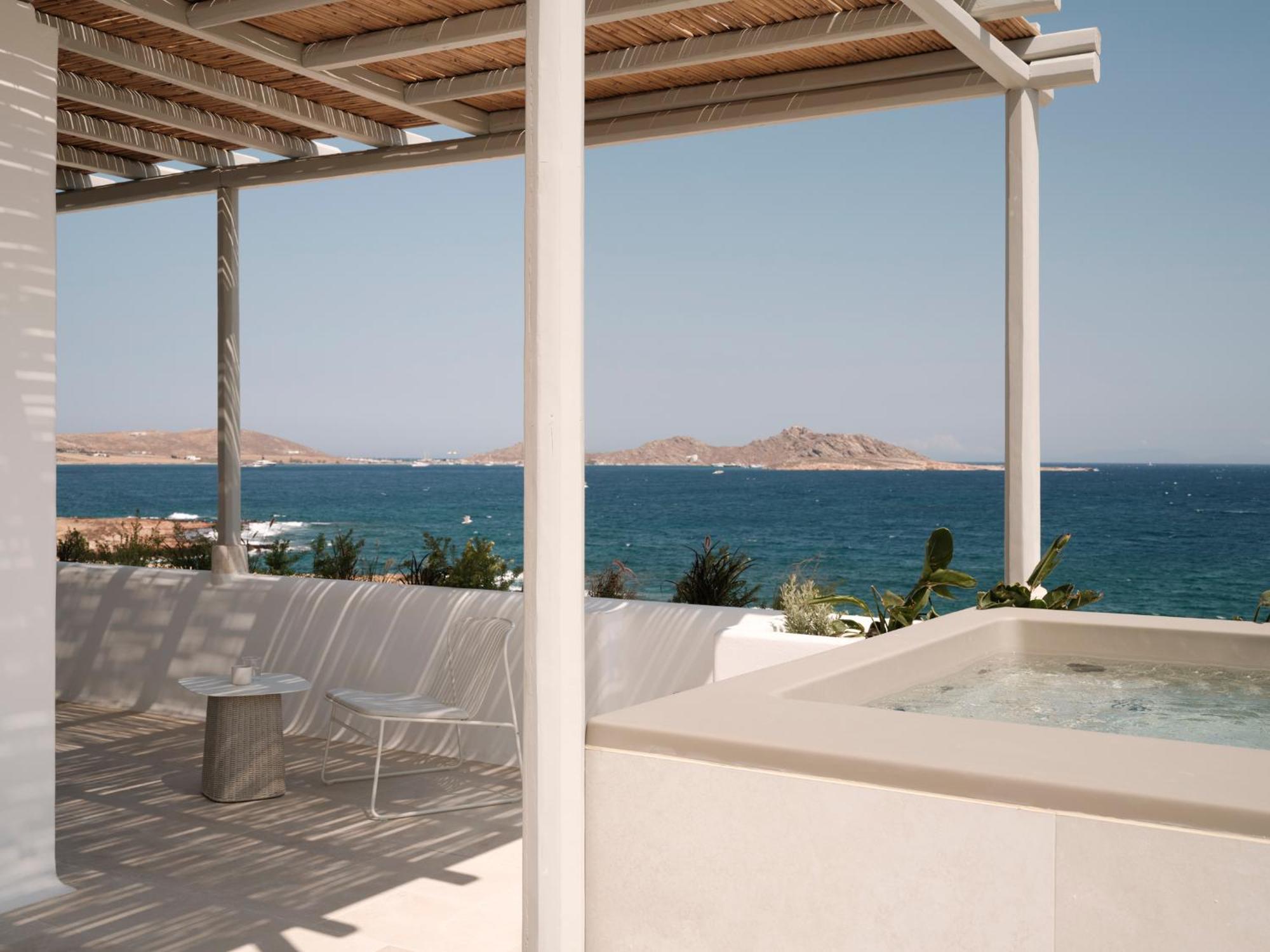 Akria Seaside Suites Науса Екстериор снимка