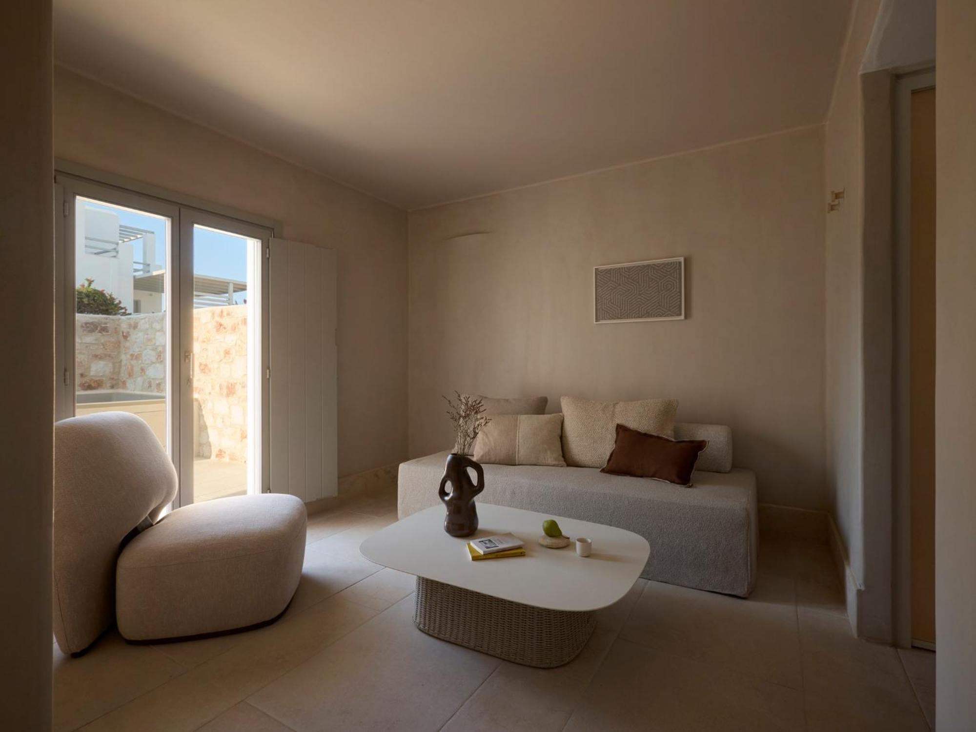 Akria Seaside Suites Науса Екстериор снимка