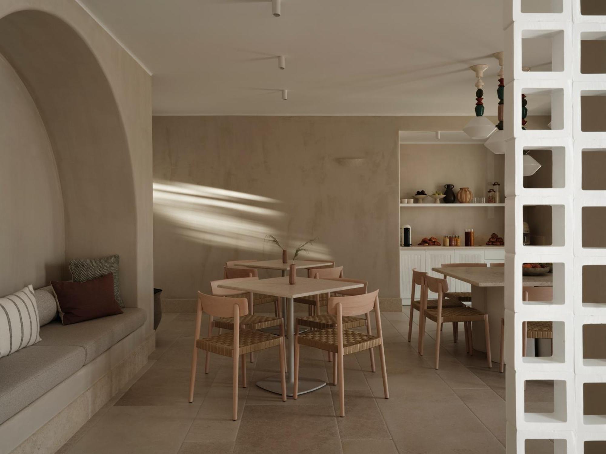 Akria Seaside Suites Науса Екстериор снимка
