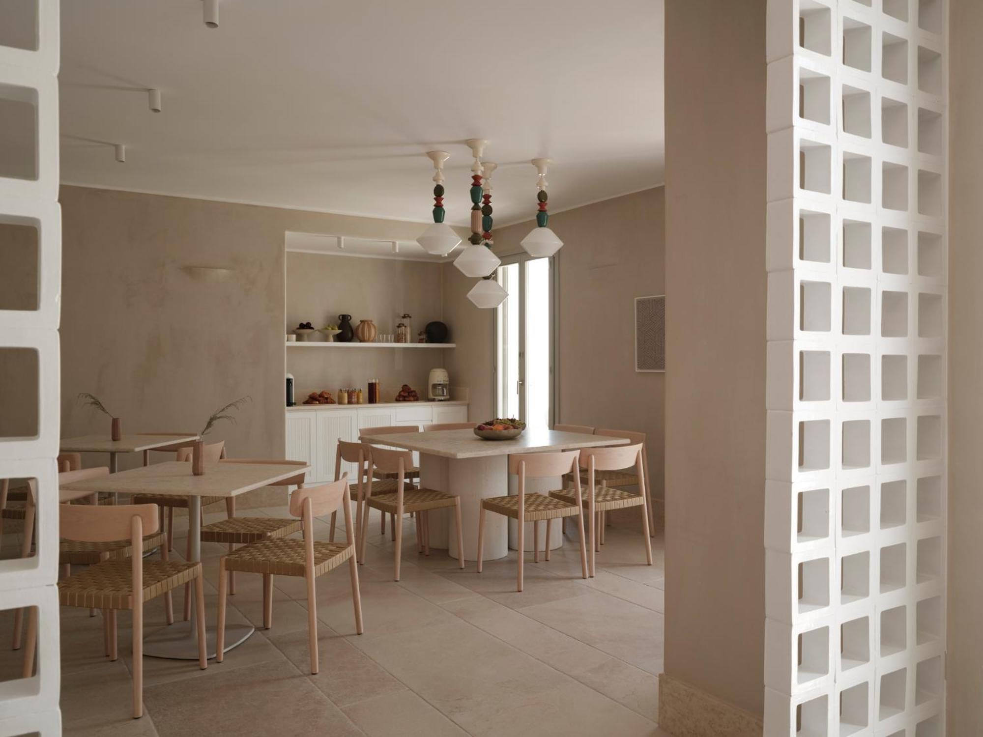 Akria Seaside Suites Науса Екстериор снимка