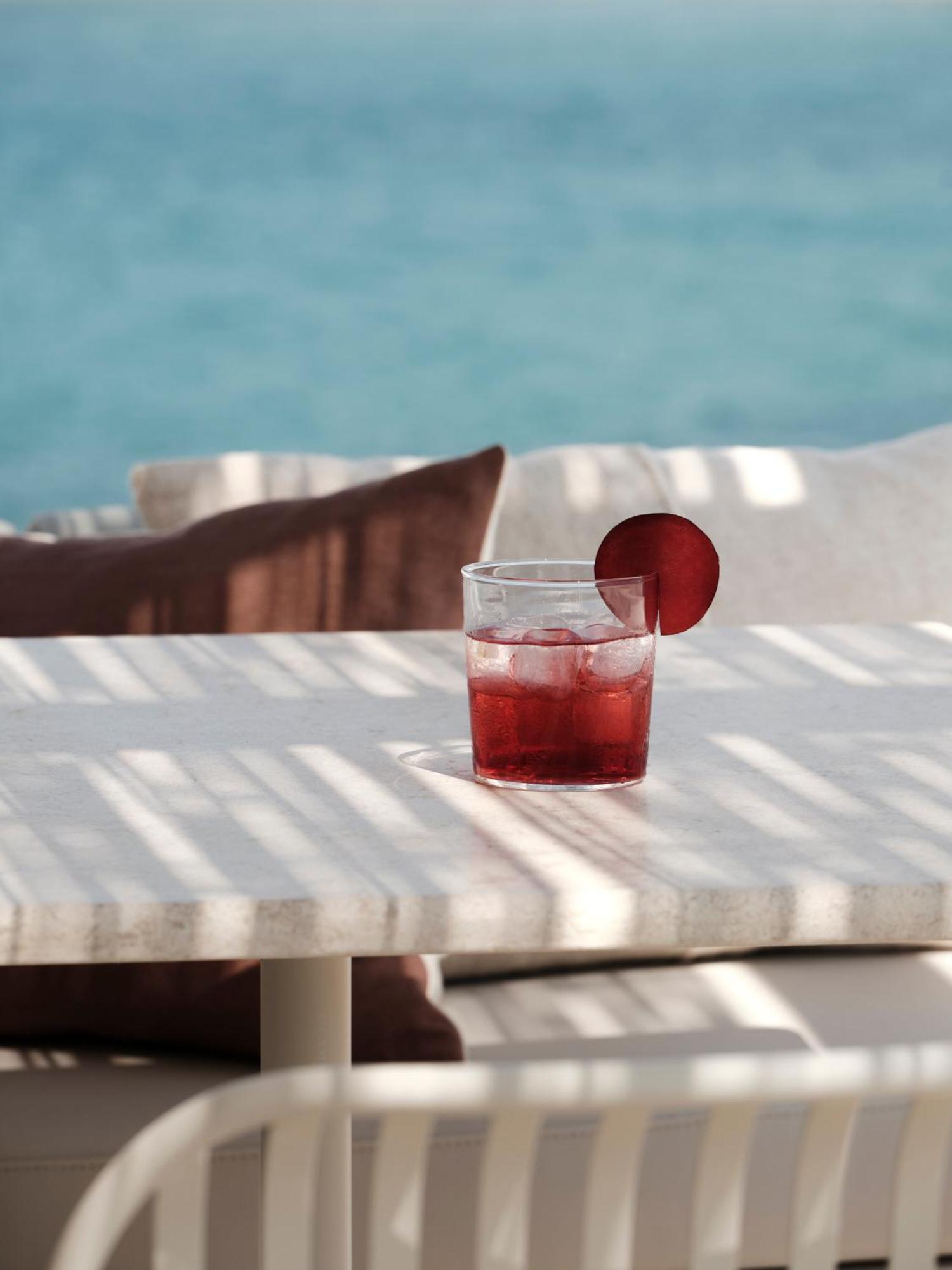 Akria Seaside Suites Науса Екстериор снимка
