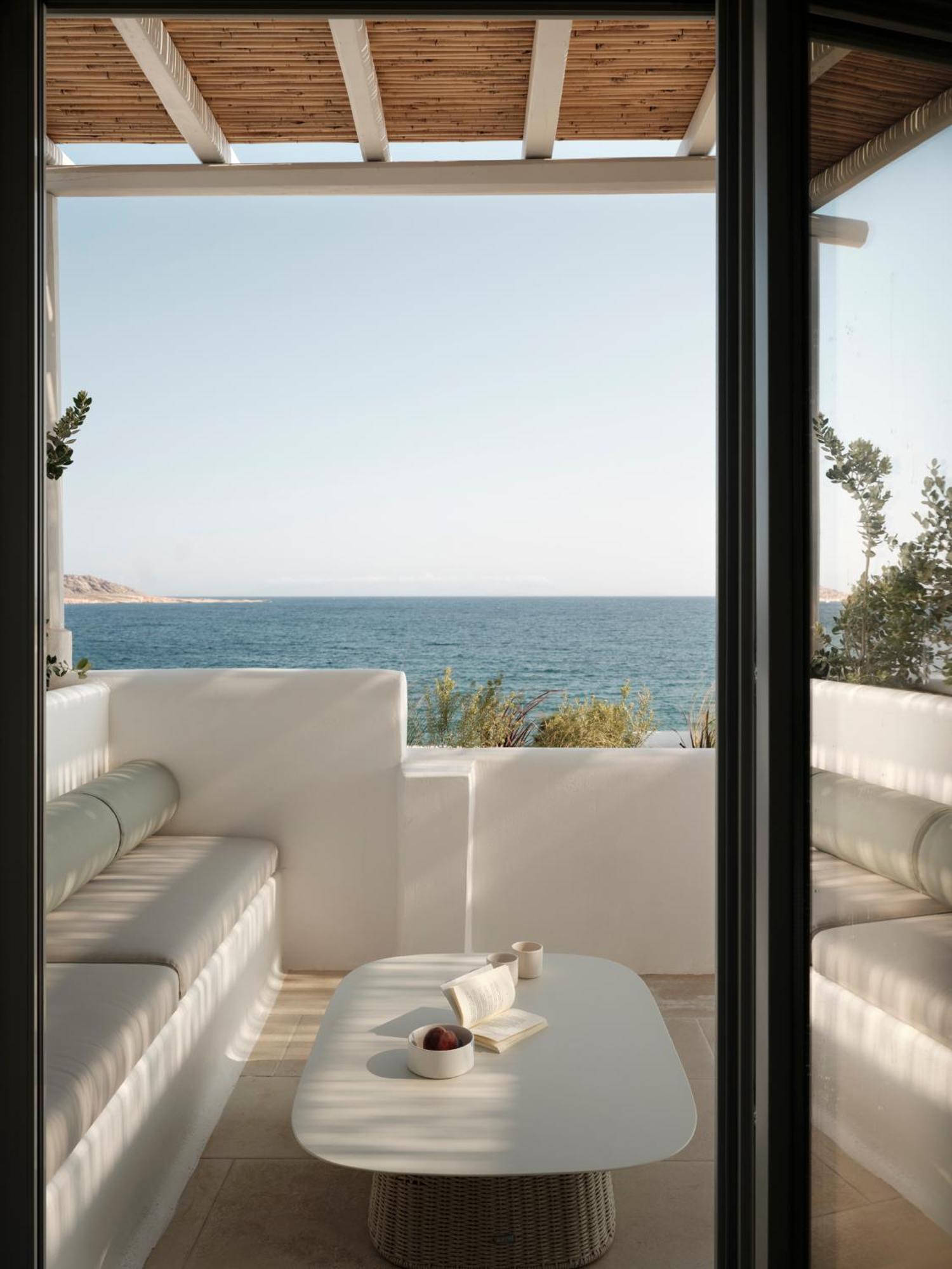 Akria Seaside Suites Науса Екстериор снимка